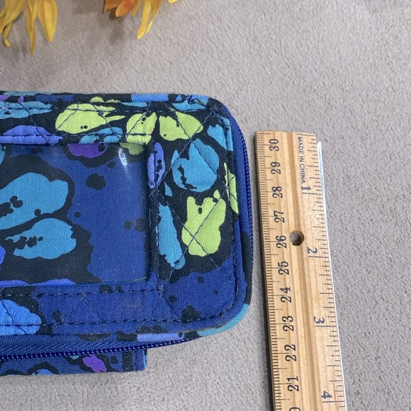 NWT Vera Bradley Smartphone Wristlet in Indigo Pop Beautiful Design - MSRP $49!! - Picture 9 of 10